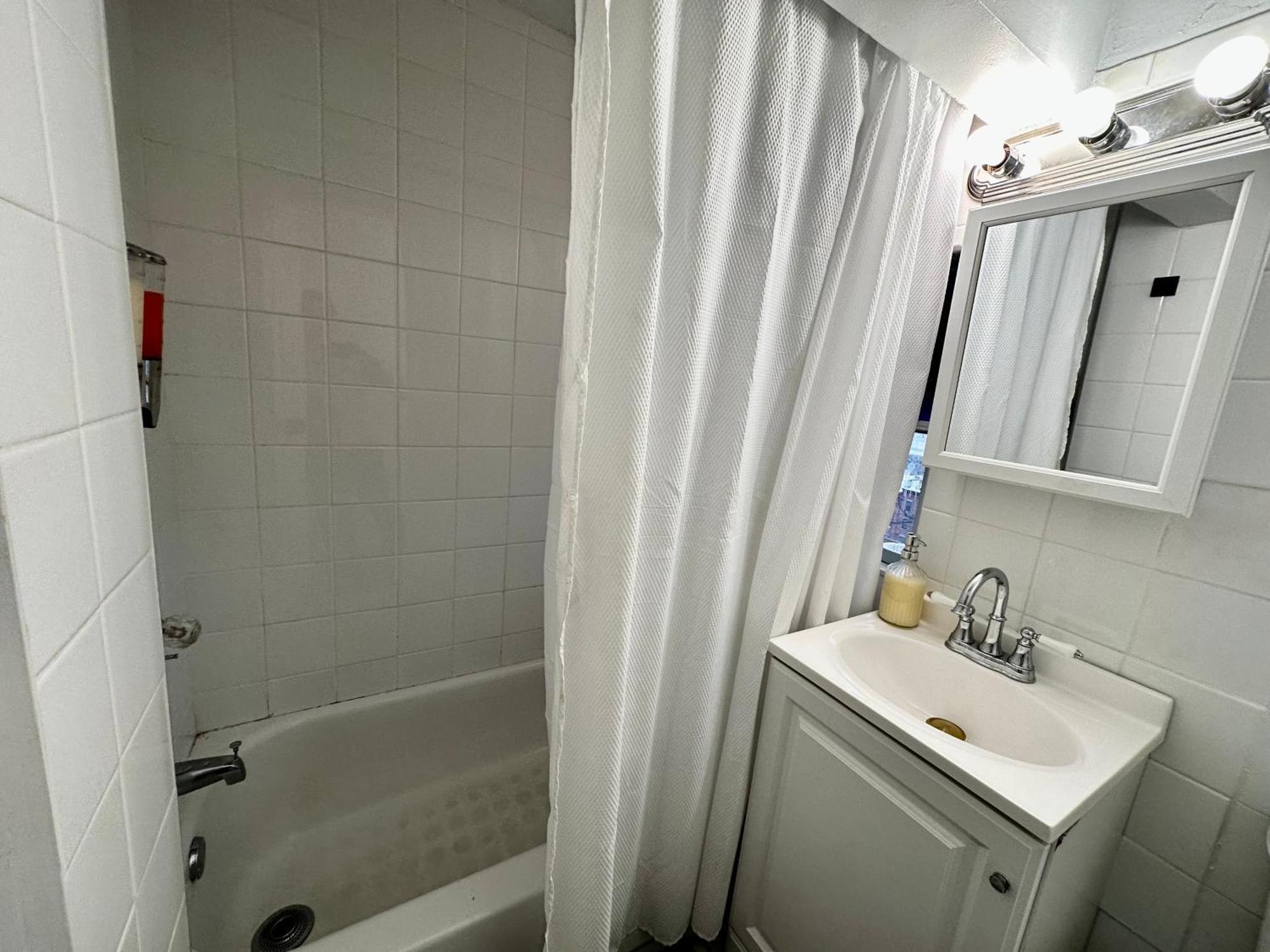 4-A Diamond In Yonkers Hotel Kültér fotó